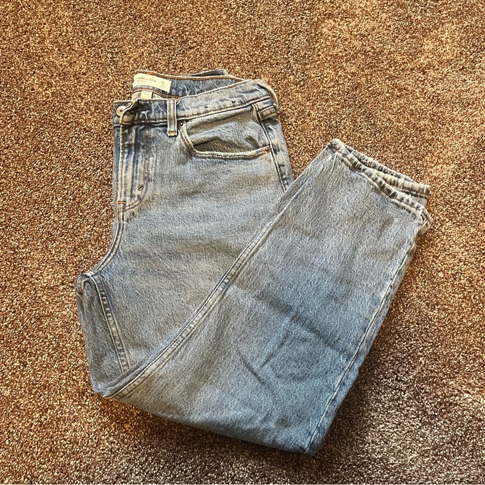 Abercrombie and Fitch Curve Love Straight Mid Rise Jeans 28/6XS Medium Wash